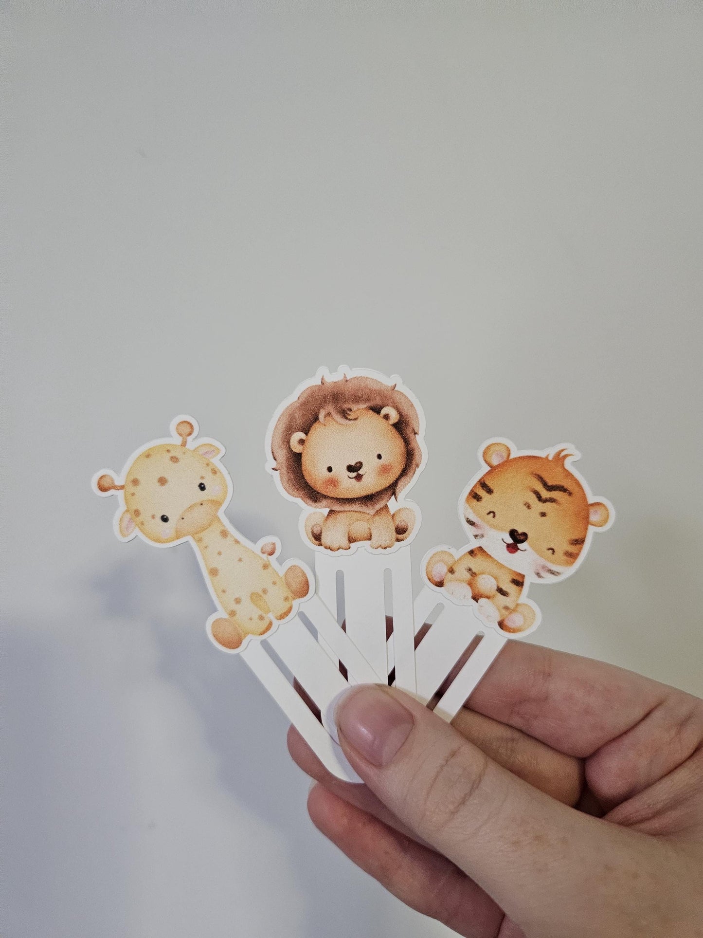 3 bookmarks marks lion, giraffe and Tiger on white background