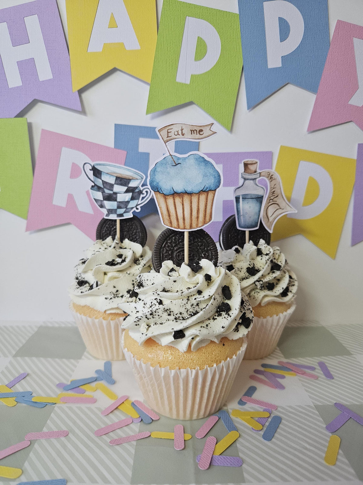Alice in Wonderland Cupcake Toppers | Onderland Birthday Party